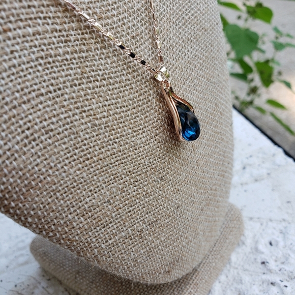 NEW RARE Ocean Blue Rose Gold Necklace & Earring Set Exquisite Unique Elegant - Picture 6 of 8